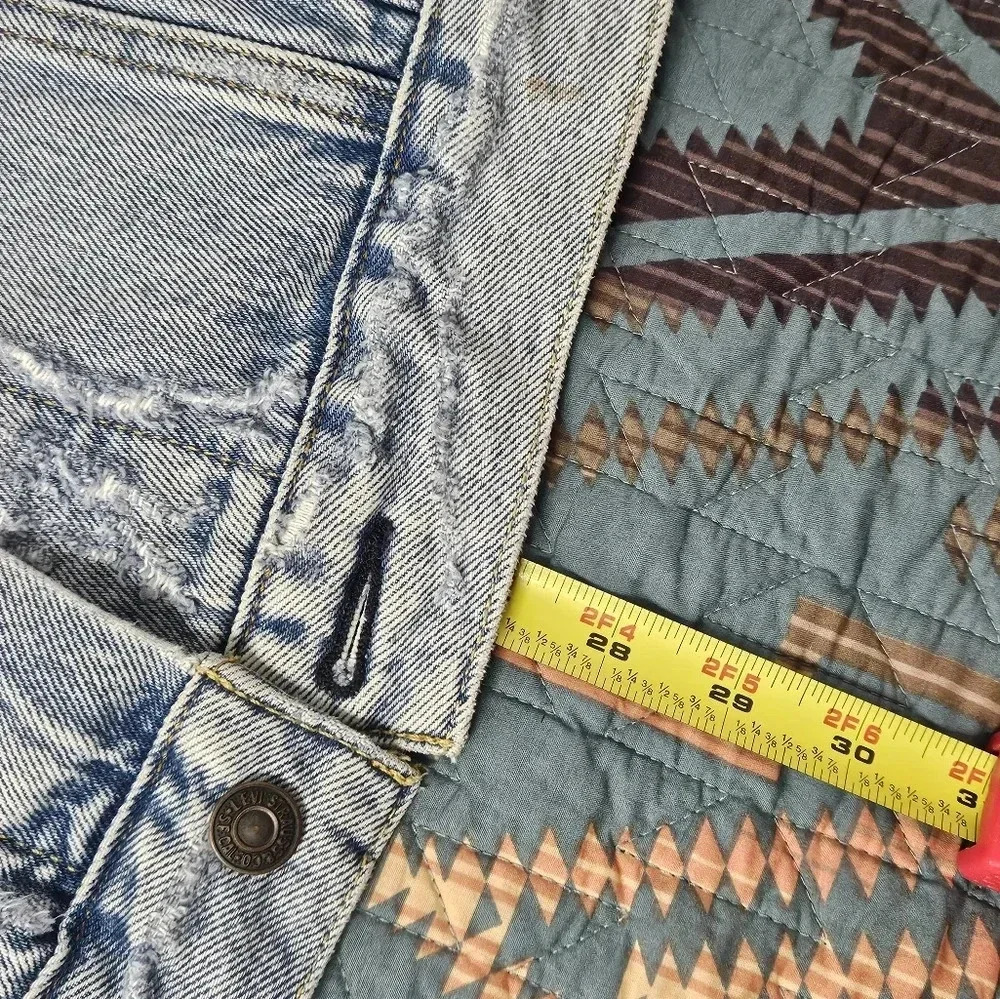Get Ripped Levi's Denim Jacket‎ - Picture 5 of 5